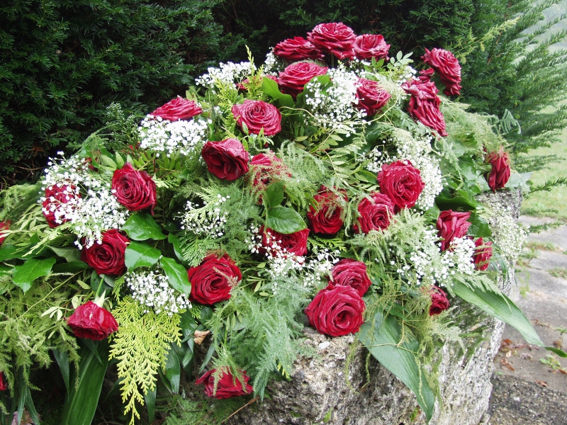 funeraire-BAUDUEN-min_roses-61203